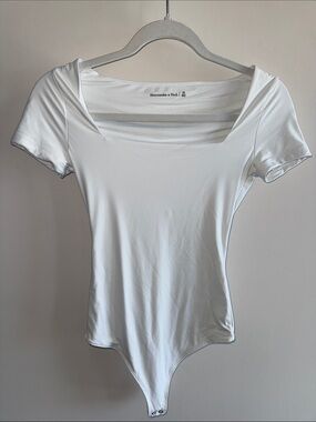 Abercrombie & Fitch White Square-Neck Short Sleeve Bodysuit